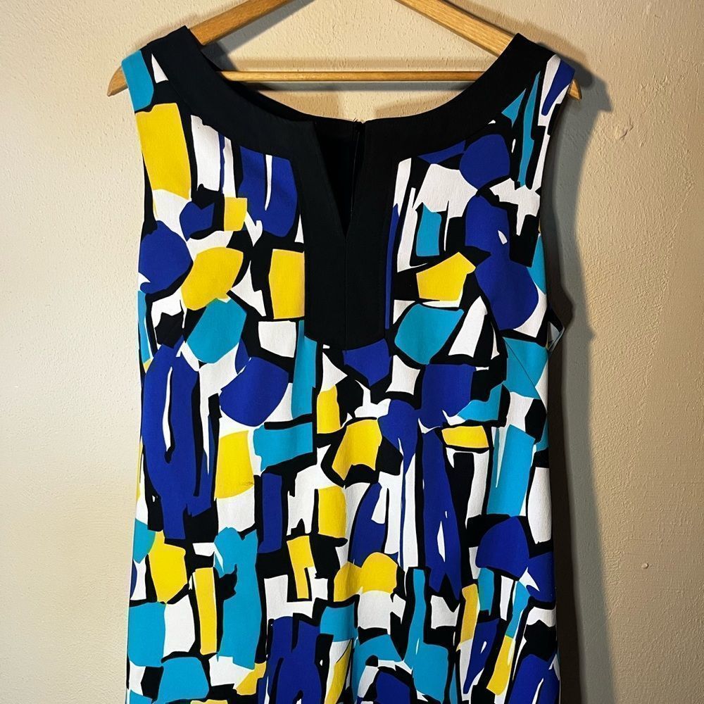 Perceptions Sleeveless Sheath Dress abstract print keyhole accent scoop neck